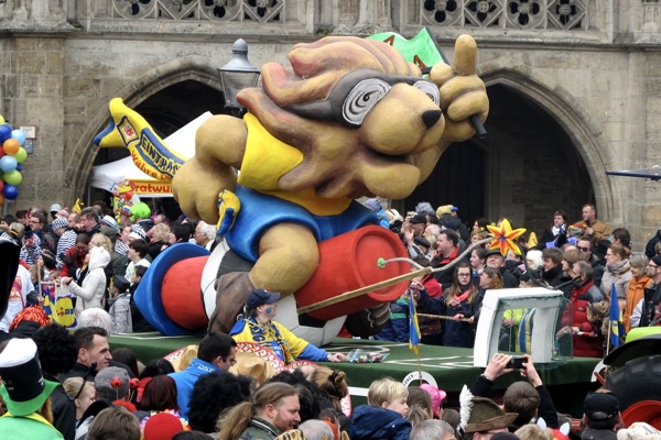 <span>Eintracht Löwe<br>2014<br>Komitee Braunschweiger Karneval</span>