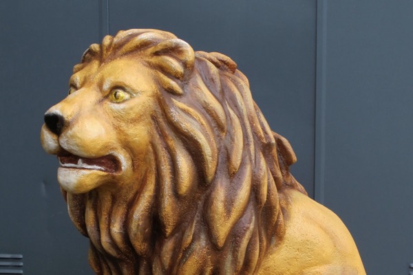 Skulptur Löwe<span>Styropor, Acryl<br>Höhe: 1,40 m</span>